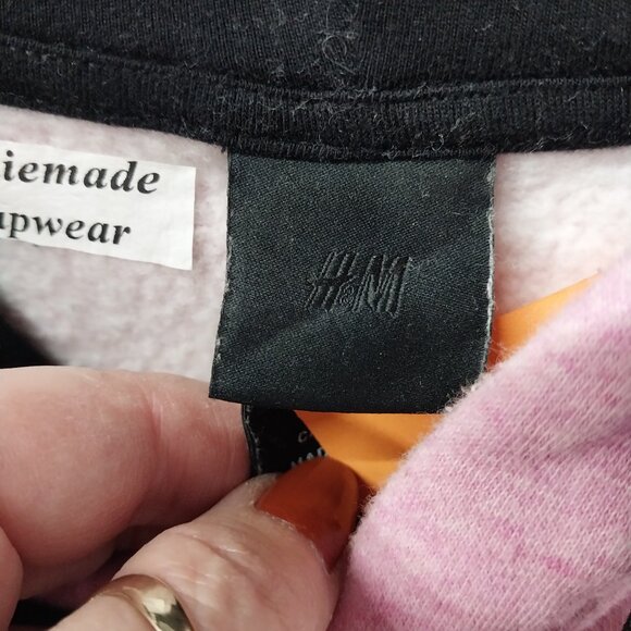 3247 Size XL H&M Upcycled Sweat Shirt With Quilted Flower Insert - Picture 6 of 8